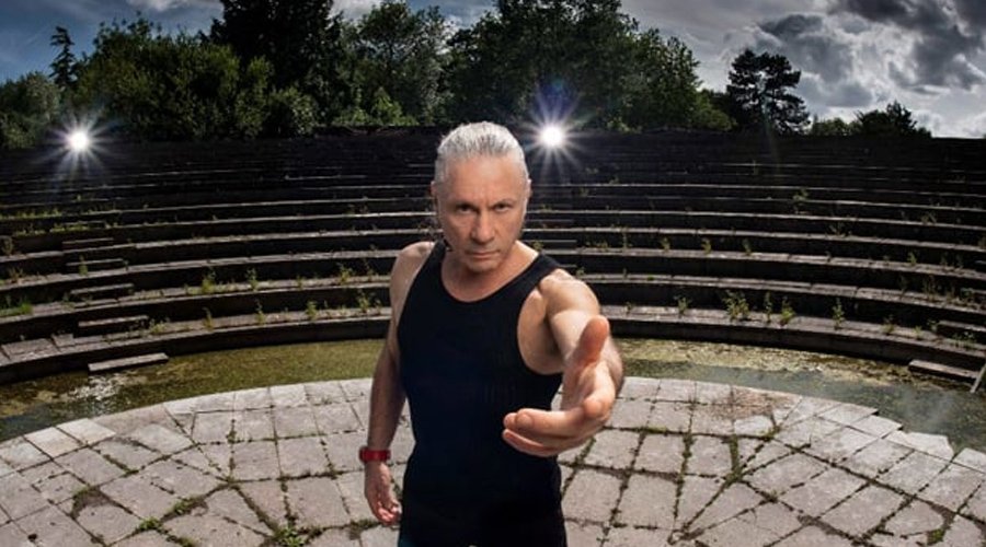 Iron Maiden’s Bruce Dickinson: “There Are Loads Of Singers Whose Voices Are Shot And Everybody Knows It” The Mosh Network - Bruce Dickinson live
