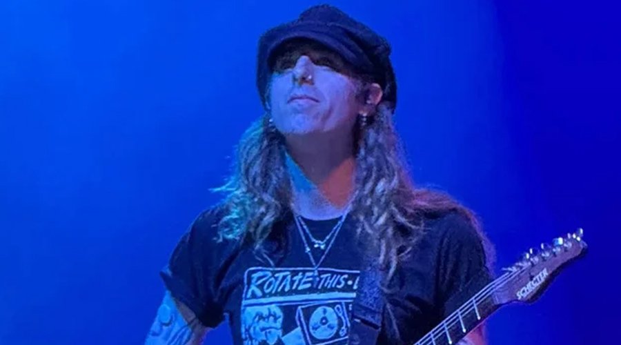 MASTODON Debut New Touring Guitarist Onstage in Chesterfield, MO
