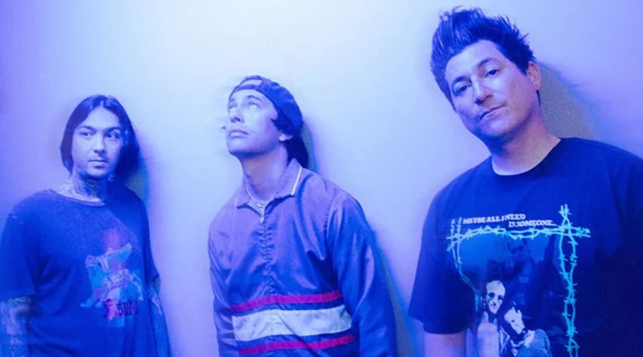 PIERCE THE VEIL’s ‘The Jaws Of Life’ Earns Its Second Gold Single With “So Far So Fake” The Mosh Network - Pierce The Veil promo phoot 2025