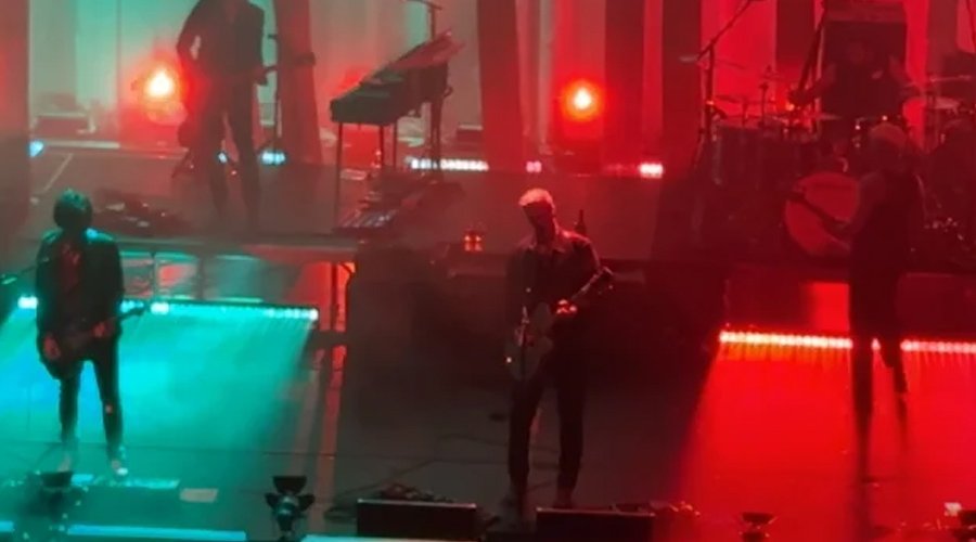 QUEENS OF THE STONE AGE Return to the Stage in Boston After Nearly a Year Away