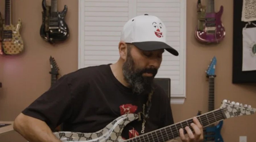DEFTONES’ Stephen Carpenter Shares “Pink Maggit” Playthrough on ‘White Pony’ 25th Anniversary The Mosh Network - Stephen Carpenter of Deftones