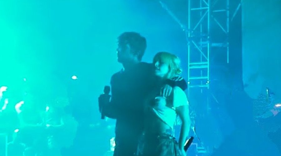 TURNSTILE Team Up With Paramore’s Hayley Williams for First-Ever Live Performance of “SEEIN’ STARS” s