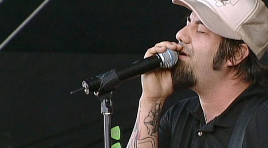 Pro-Shot Footage Of DEFTONES’ 2003 ‘Pinkpop Festival’ Set Surfaces Online The Mosh Network - Deftones frontman Chino Moreno performing at Pinkpop Festival 2003