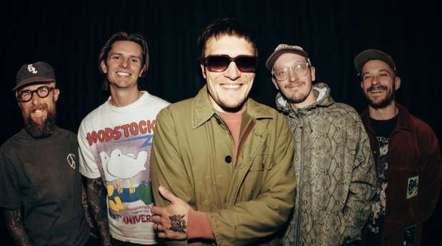 NECK DEEP Set to Drop Deluxe Edition of Self-Titled Album, Announce Fall Tour With Pain Of Truth The Mosh Network - Neck Deep band promo in front of a black curtain. 2025.