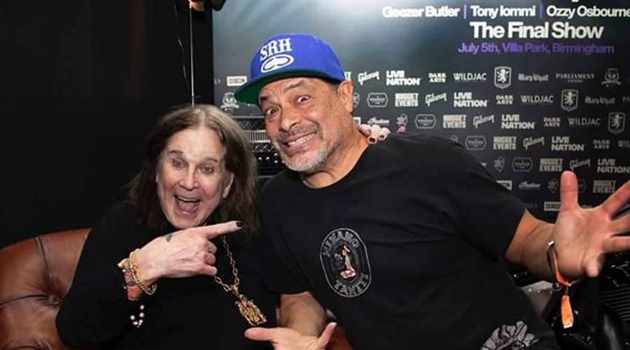 METALLICA’s Robert Trujillo Remembers Ozzy Osbourne: “He Was the Gateway” The Mosh Network - A photo of Metallica bassist Robert Trujillo with Ozzy Osbourne backstage at his final show.