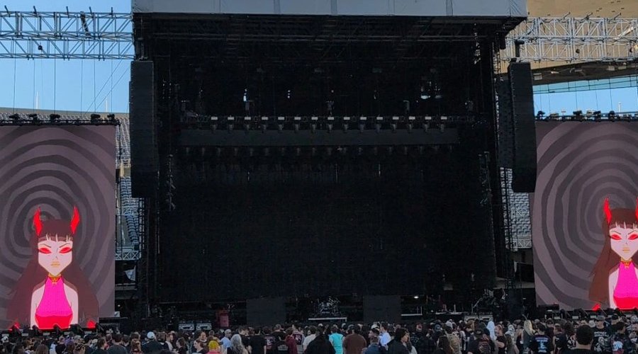 Is SICK NEW WORLD About to Make a Comeback? Teasers Emerge at System Of A Down & Korn Stadium Shows The Mosh Network - A potential teaser for the return of Sick New World at the System Of A Down show at Soldier Field in Chicago on September 1, 2025