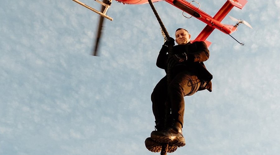 Watch PARKWAY DRIVE’s Winston McCall Rappel Onto The Sydney Opera House The Mosh Network - Parkway Drive vocalist Winston McCall rapelling from a helicopter to perfrorm in Sydney 2025