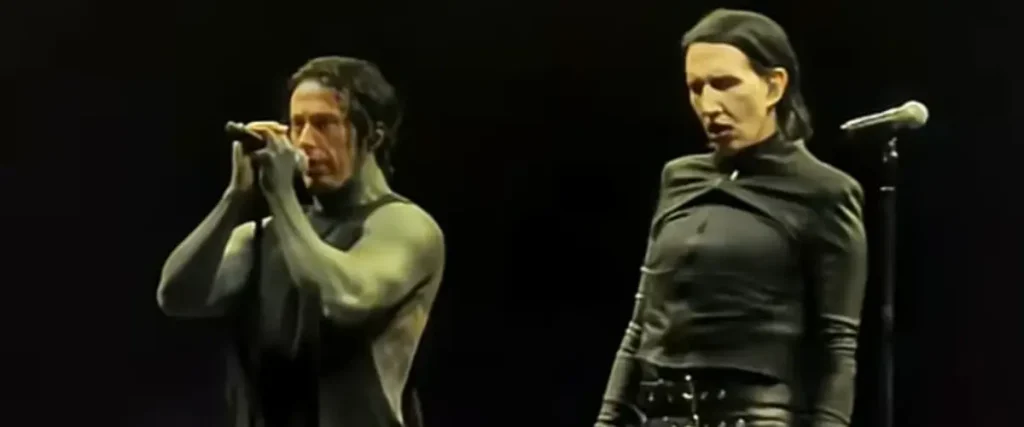 MARILYN MANSON Joins FALLING IN REVERSE For First Live Performance Of “God Is A Weapon” The Mosh Network - Marilyn Manson joins Falling In Reverse on stage for a performance of "God Is A Weapon" at Knotfest: Mexico in 2025