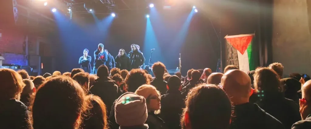 Earth Cancel Bologna Show After Dispute Over Palestinian Flag Display At Venue The Mosh Network - Palestinian flag by stage.