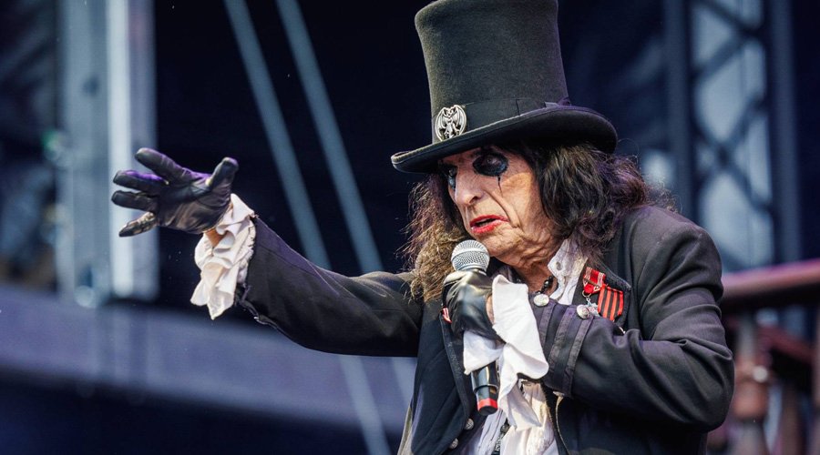 Alice Cooper Surprises Fans With Live Cover of Nirvana’s “Smells Like Teen Spirit” in Mesa, AZ The Mosh Network - Alice Cooper performng live in 2025