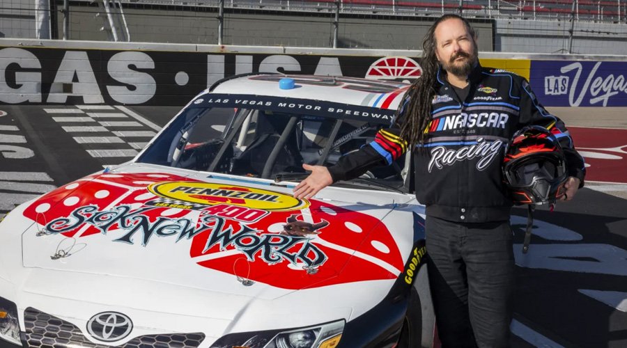 Korn’s Jonathan Davis Kicks Off Pennzoil 400 With Signature ‘Are You Ready?’ Moment The Mosh Network - Jonathan Davis at the Penzoil 400 in 2026 promoting Sick New World
