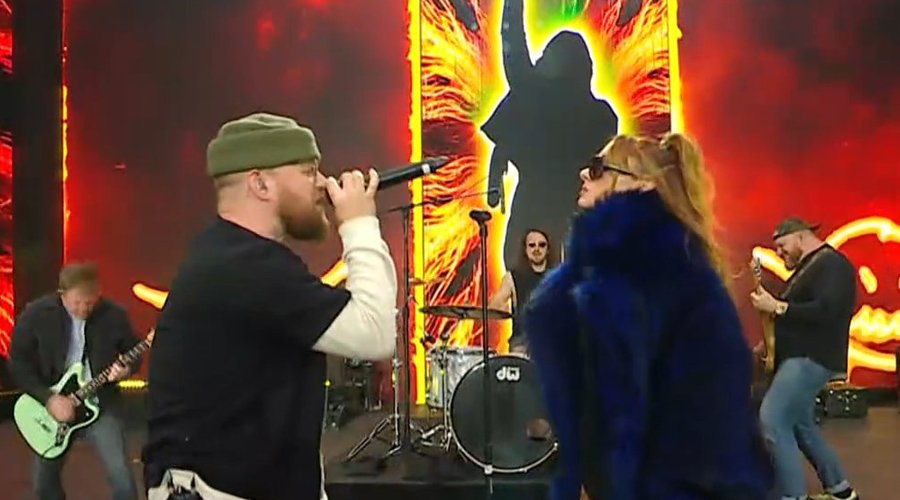 The Wonder Years Perform Becky Lynch’s “New Lows” Live At WrestleMania 42 In Las Vegas The Mosh Network - The Wonder Years at Wrestlemania 42 performing WWE superstar Becky Lynch to the ring.