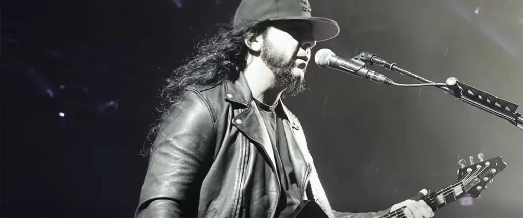 Daron Malakian Revives System Of A Down’s Longstanding Feud With Oasis During London Shows The Mosh Network - Daron Malakian at Sick New World 2026