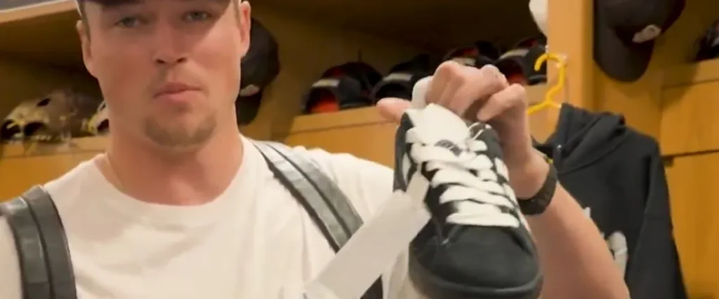 Korn Surprise Padres Pitcher Mason Miller After “Blind” Entrance Goes Viral The Mosh Network - San Diego Padres pitcher Mason Miller gifted shoes from Korn