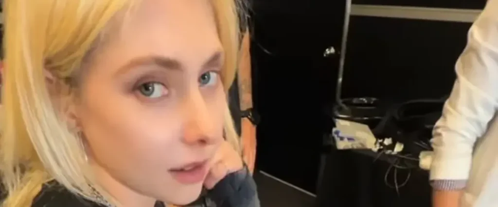 The Pretty Reckless Vocalist Taylor Momsen Bitten By Spider On AC/DC Tour Following Previous Bat Incident The Mosh Network - The Pretty Reckless' Taylor Momsen getting medical attention after a spider bite on tour