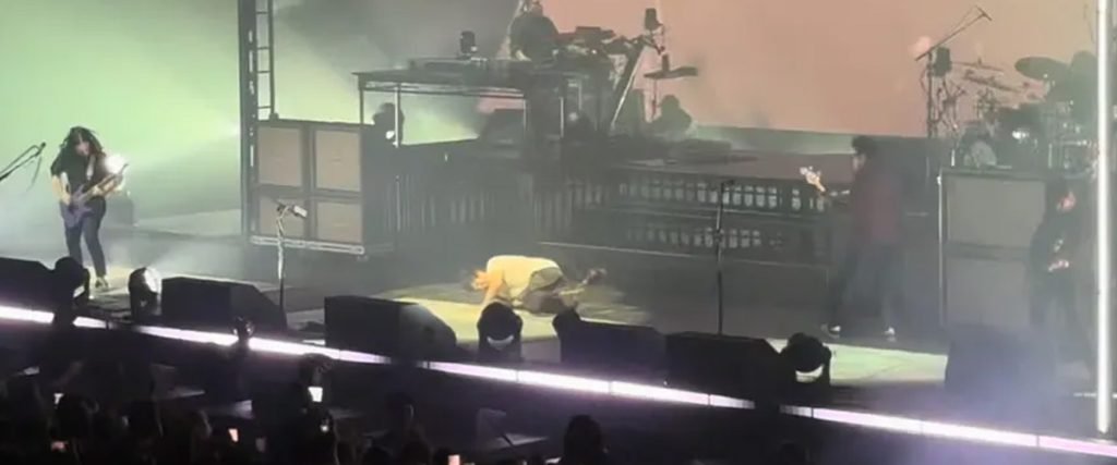 Deftones Frontman Chino Moreno Falls Onstage During “Hole In The Earth” Performance In New Zealand The Mosh Network - Deftones frontman Chino Moreno takes a fall while performing "Hole In The Earth" in Auckland, New Zealand 2026