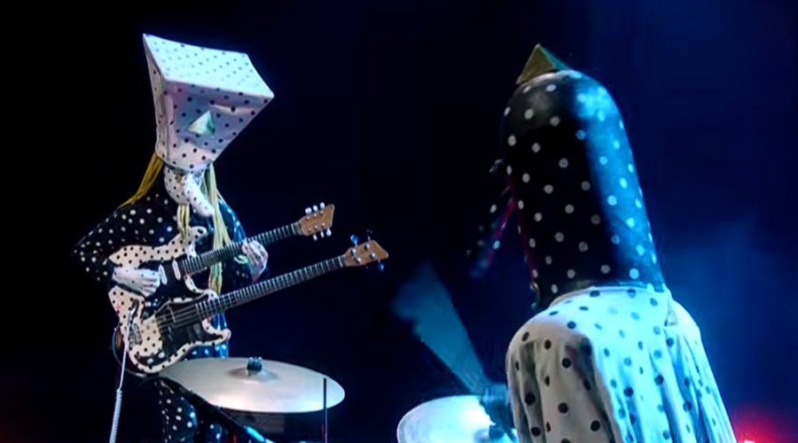 Watch Angine De Poitrine Perform “Fabienk” And “Sarniezz” On ‘Later… With Jools Holland’ The Mosh Network - Angine de Poitrine
