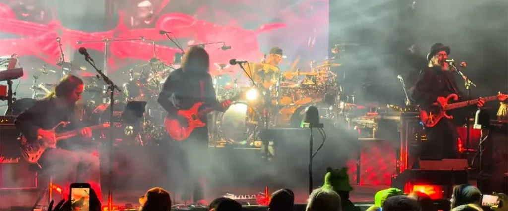 The Mosh Network - Billy Strings with Primus in Michigan 2026