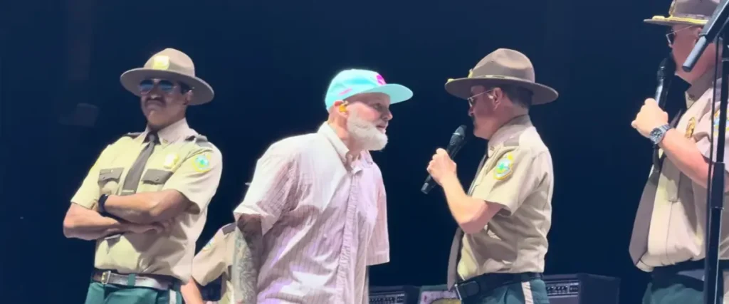 ‘Super Troopers’ Cast Crashes Limp Bizkit Set To Issue Fake Noise Complaint The Mosh Network - Super Troopers interrupt Limp Bizkit live 2026
