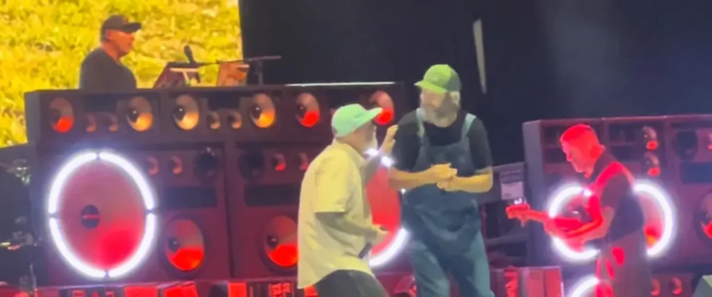 Limp Bizkit Bring Out Tom Green For “Rollin’ (Air Raid Vehicle)” At Ottawa Bluesfest The Mosh Network - Limp Bizkit with Tom Green at Ottawa Bluesfest