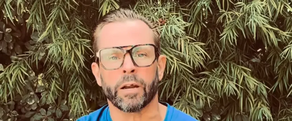 Hoods’ Mikey Hood Addresses Transphobia Allegations & Past Trump Support After European/UK Tour Cancellations The Mosh Network - Mikey Hoods of Hoods