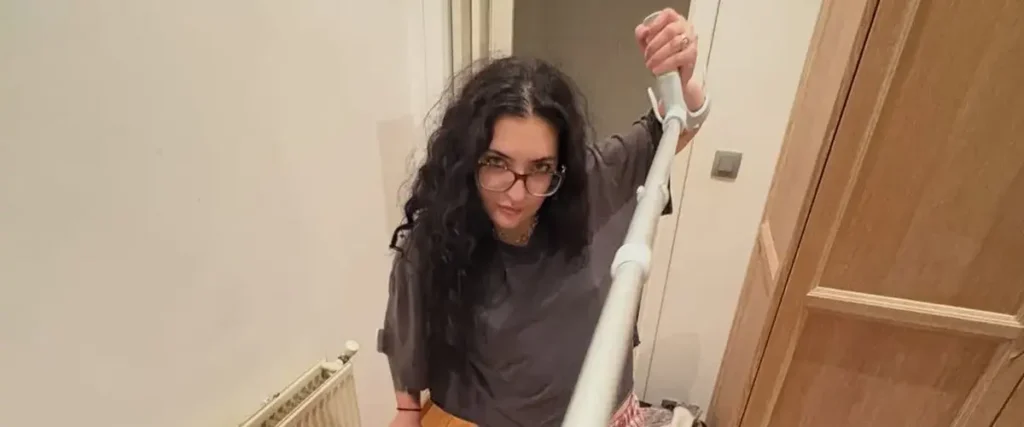 Roman Candle’s Piper Ferrari Breaks Foot During Show, Plans To Finish European/UK Tour The Mosh Network - Piper Ferrari foot inury