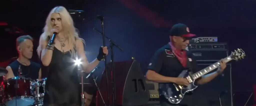 Watch Matt Cameron, Taylor Momsen, Mike McCready And More Pay Tribute To Soundgarden The Mosh Network - Taylor Momsen with Soundgarden at 'Power to the People' Fest